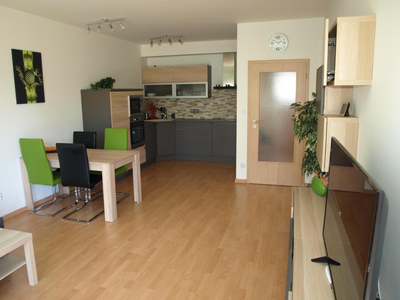 Apartman Self Check In/Out Врхлаби Экстерьер фото