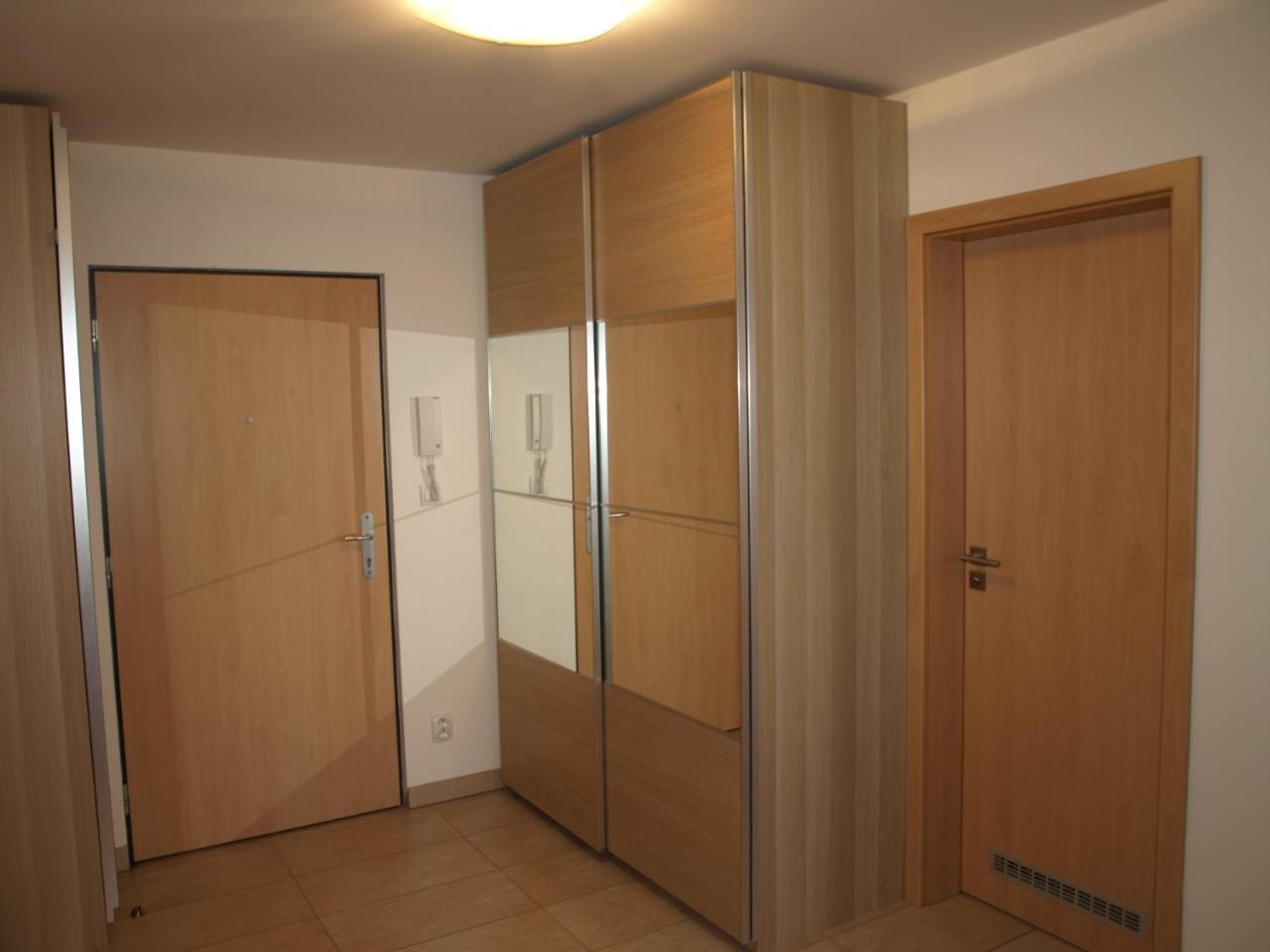 Apartman Self Check In/Out Врхлаби Экстерьер фото